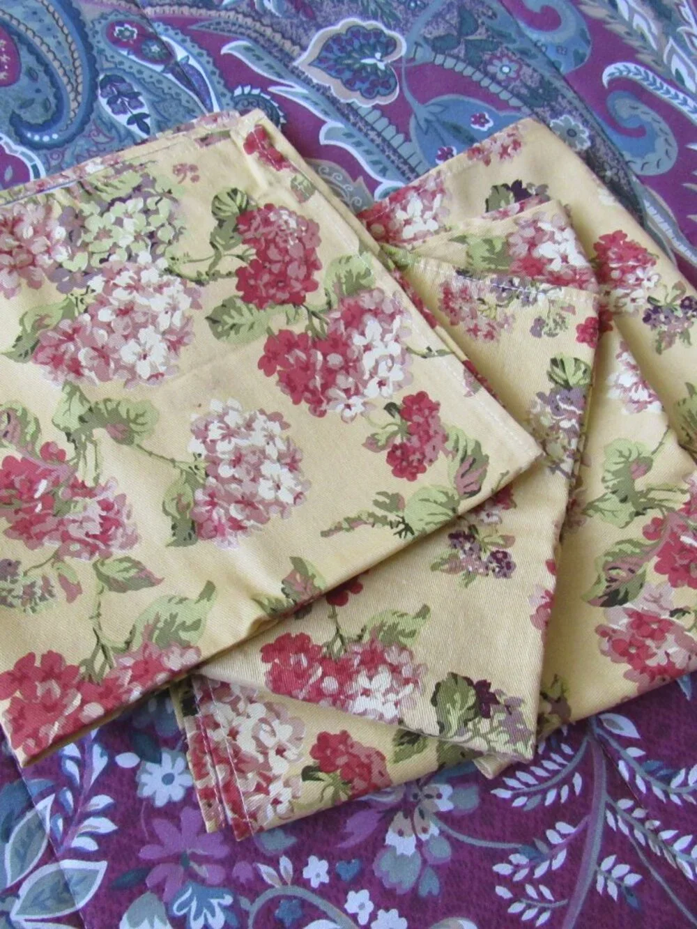Set of 4 WAVERLY Napkins